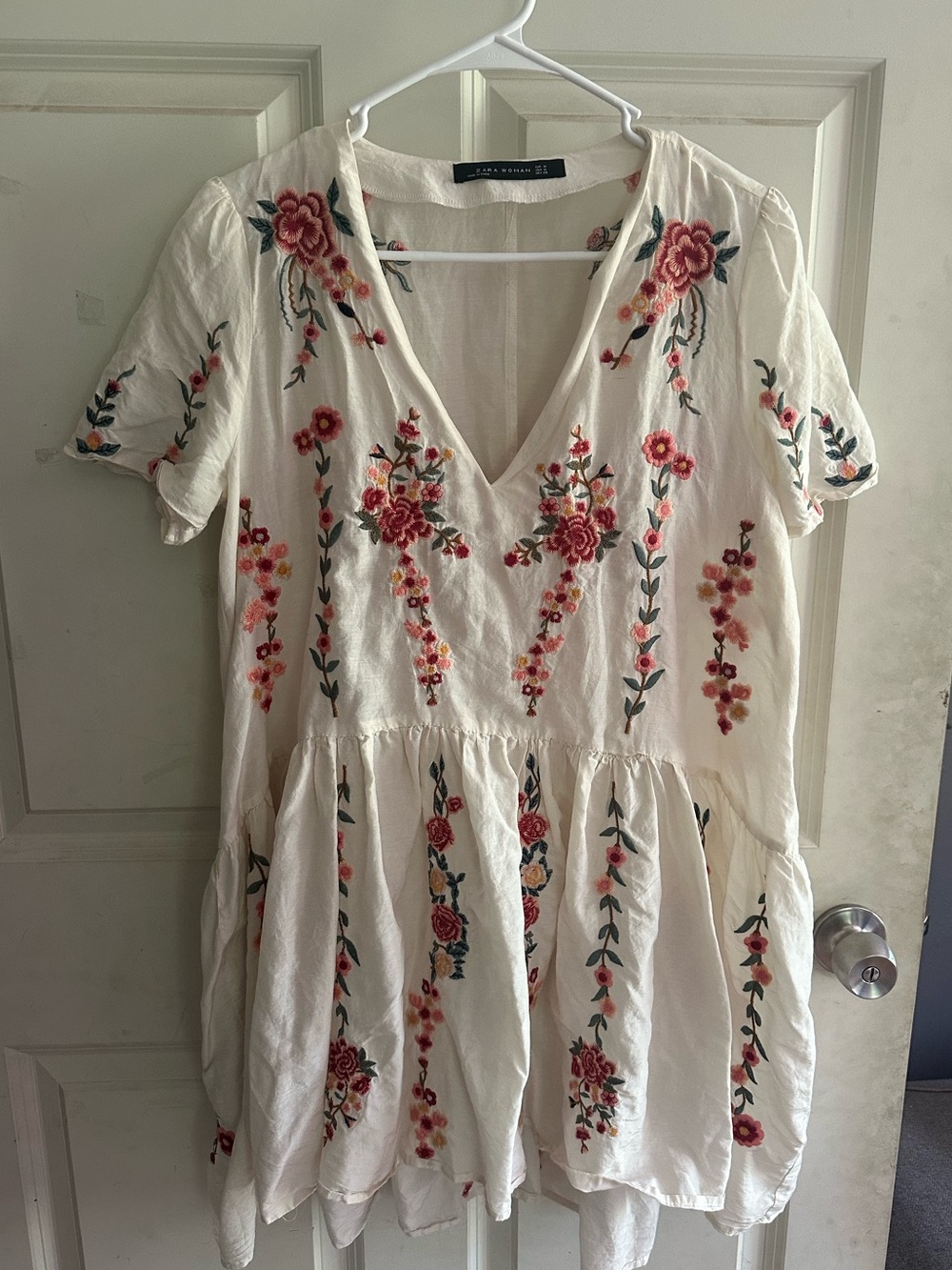 Zara Embroidered V-Neck Floral Tunic Dress in Cream and Pink